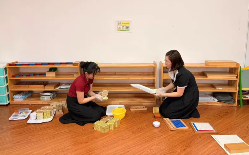 KHÔNG CHỈ LÀ VỆ SINH – ĐÓ LÀ CÁCH NHÀ TRƯỜNG CHĂM SÓC CÁC CON MỖI NGÀY